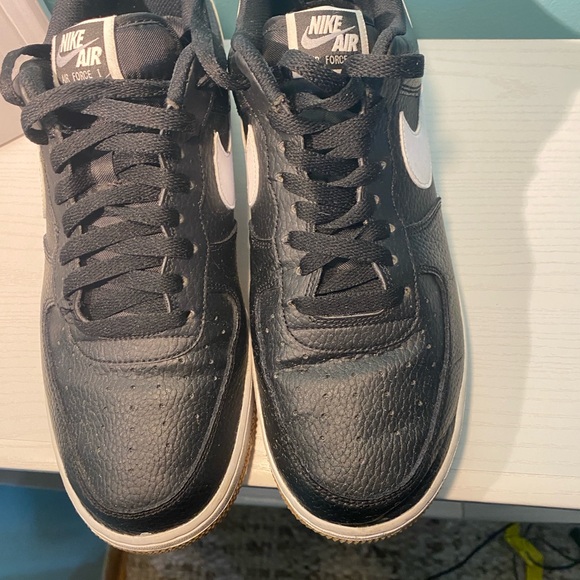 🔥 Nike Air Force 1 ‘07 - Black/White Gum bottom (Men’s 10.5 / Women’s 12) 🔥 - Picture 4 of 6